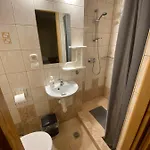 Quarto em Acomodações Particulares Goscinne Maja