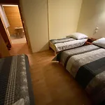Quarto em Acomodações Particulares Goscinne Maja